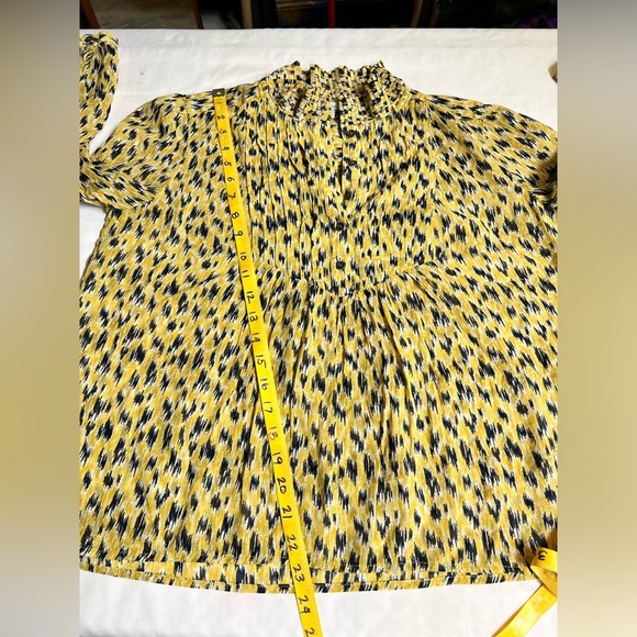 JOIE Yellow and black abstract print ruffle‎ collar top size XS. - Picture 12 of 12